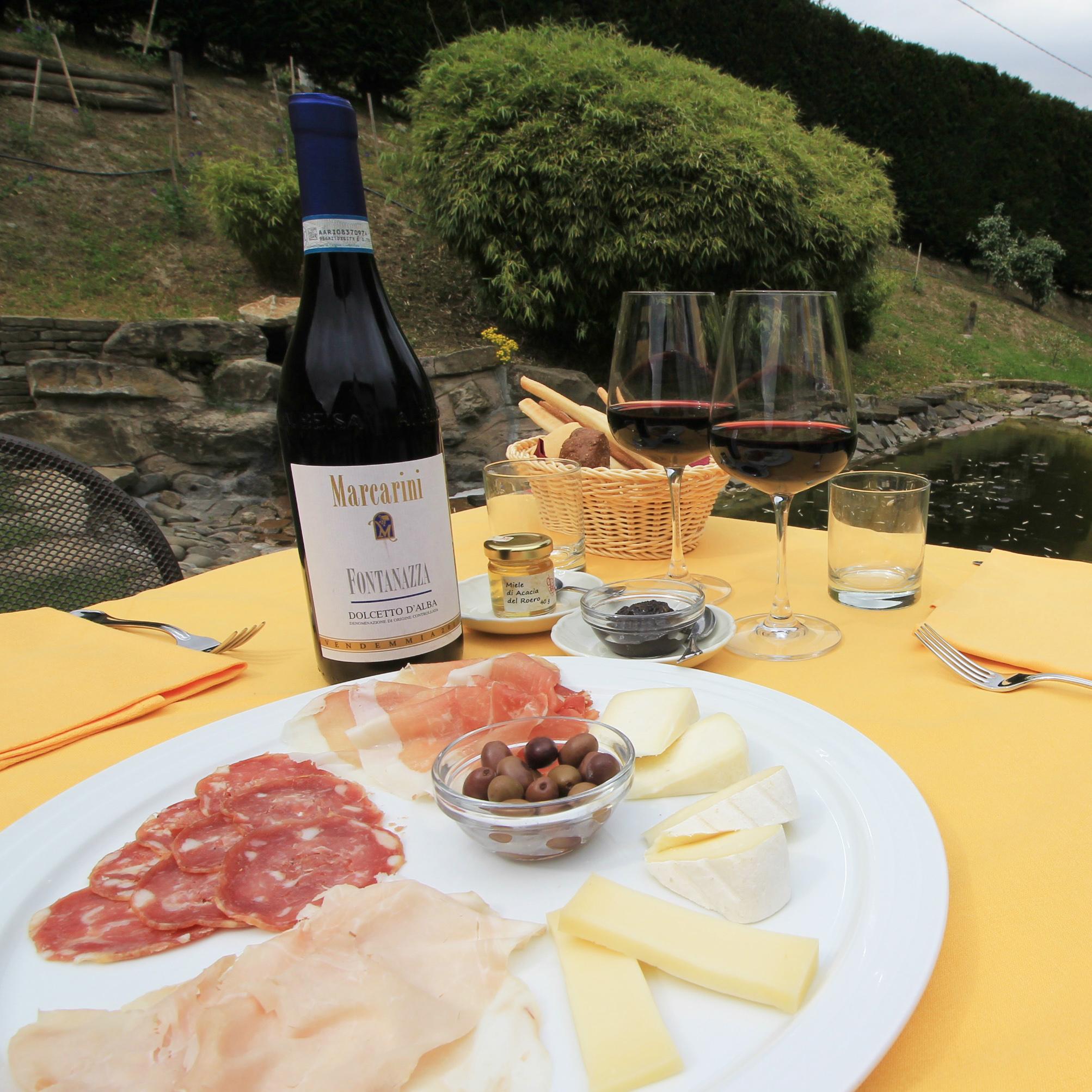 Marcarini Agriturismo Neviglie Екстериор снимка
