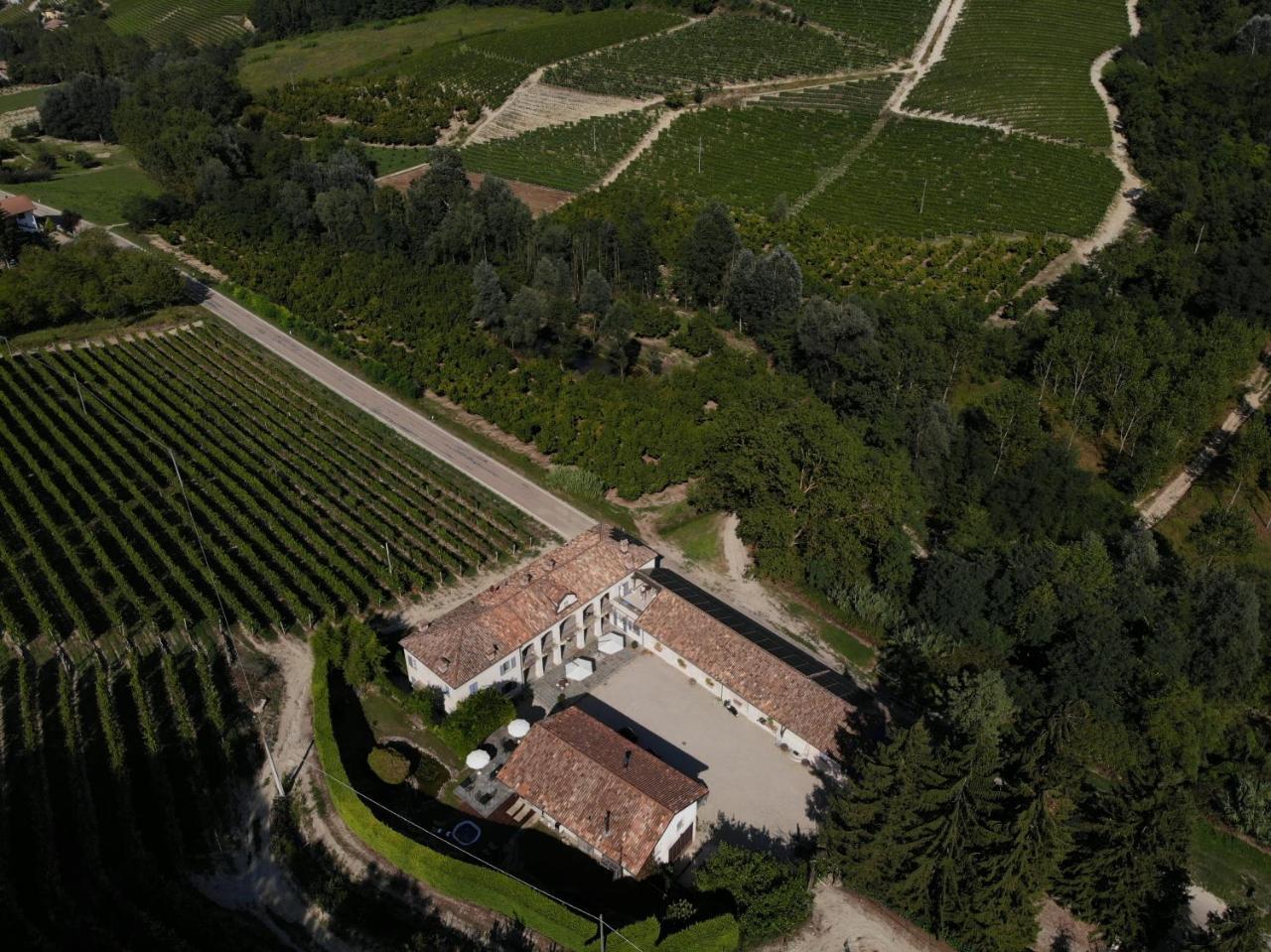 Marcarini Agriturismo Neviglie Екстериор снимка